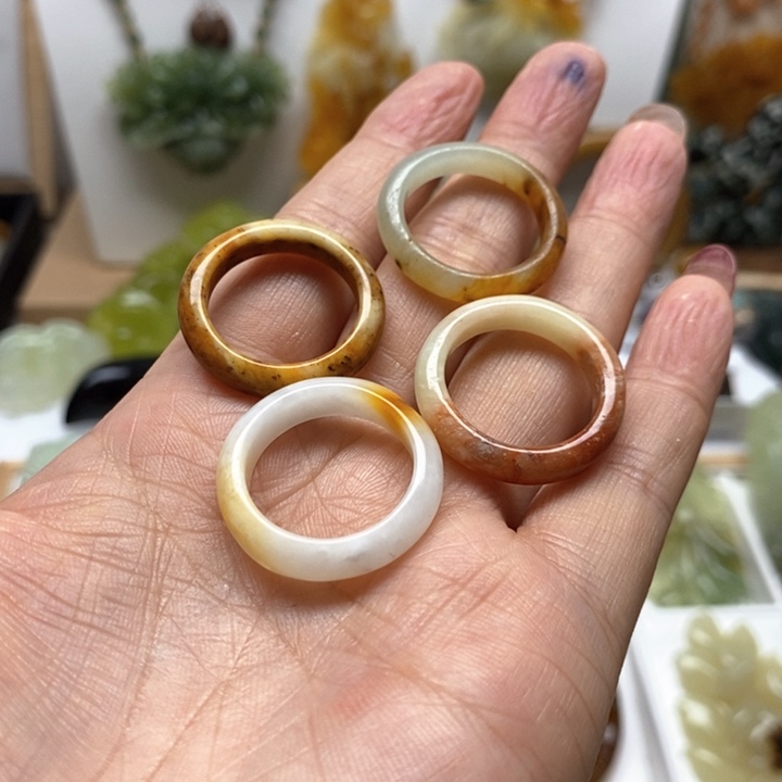 蛇纹石玉戒圈未镶嵌