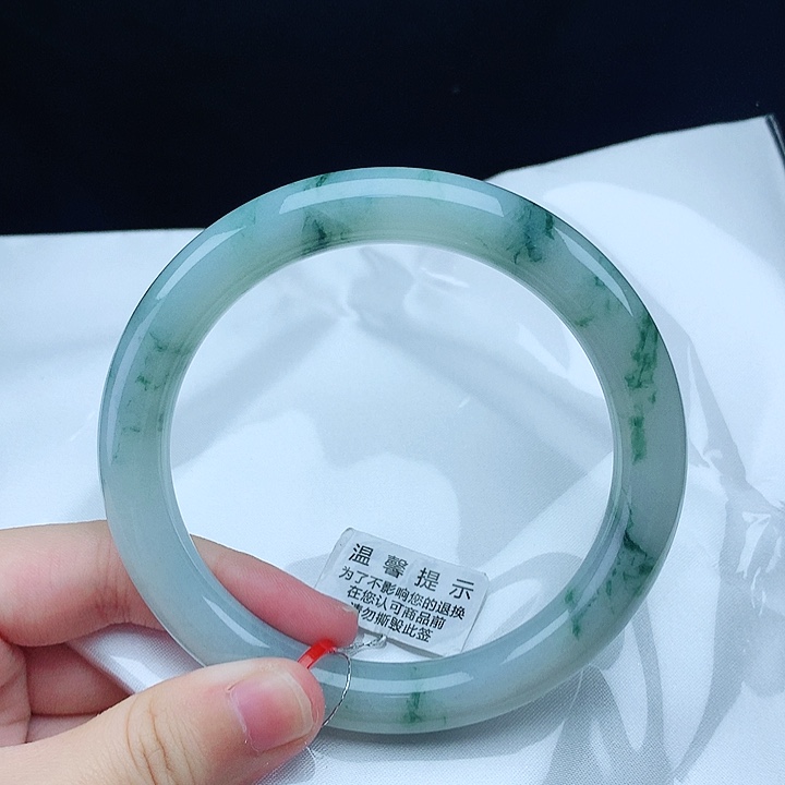 翡翠手镯未镶嵌61圈