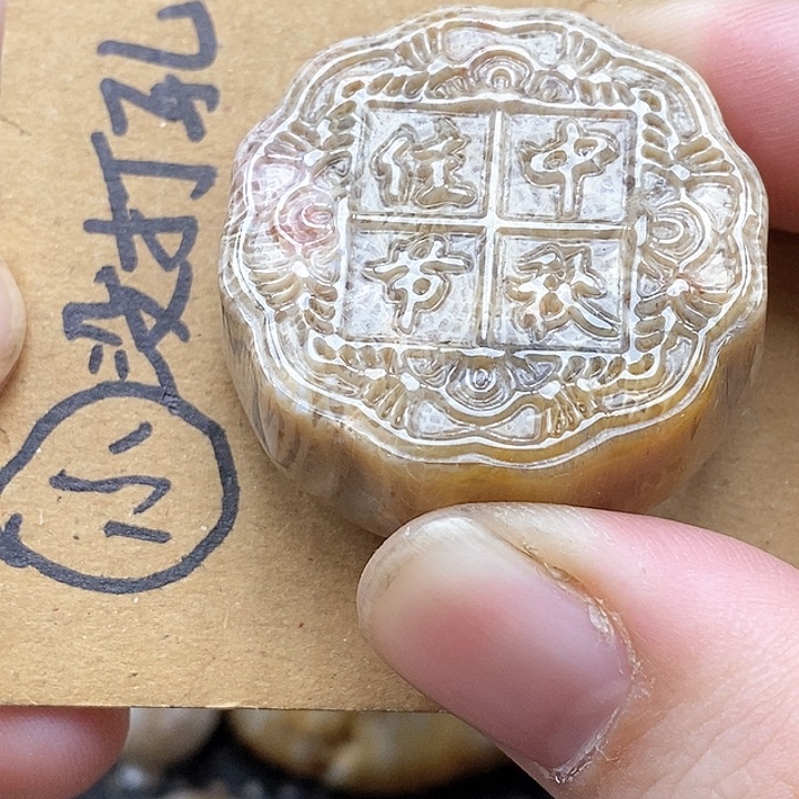 颈饰未镶嵌硅化珊瑚（珊瑚玉）