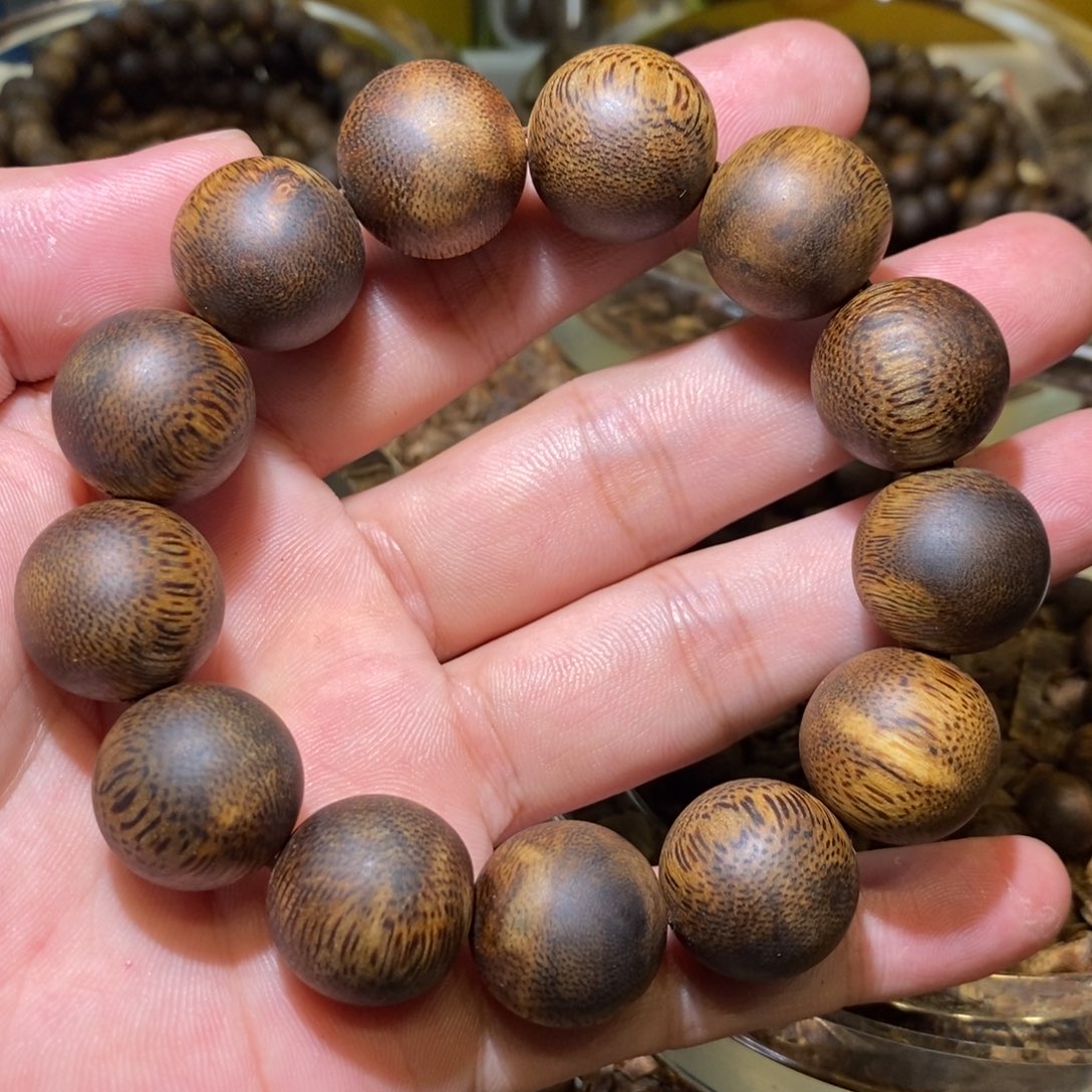 倩***影沉香手串沉香手串单圈18