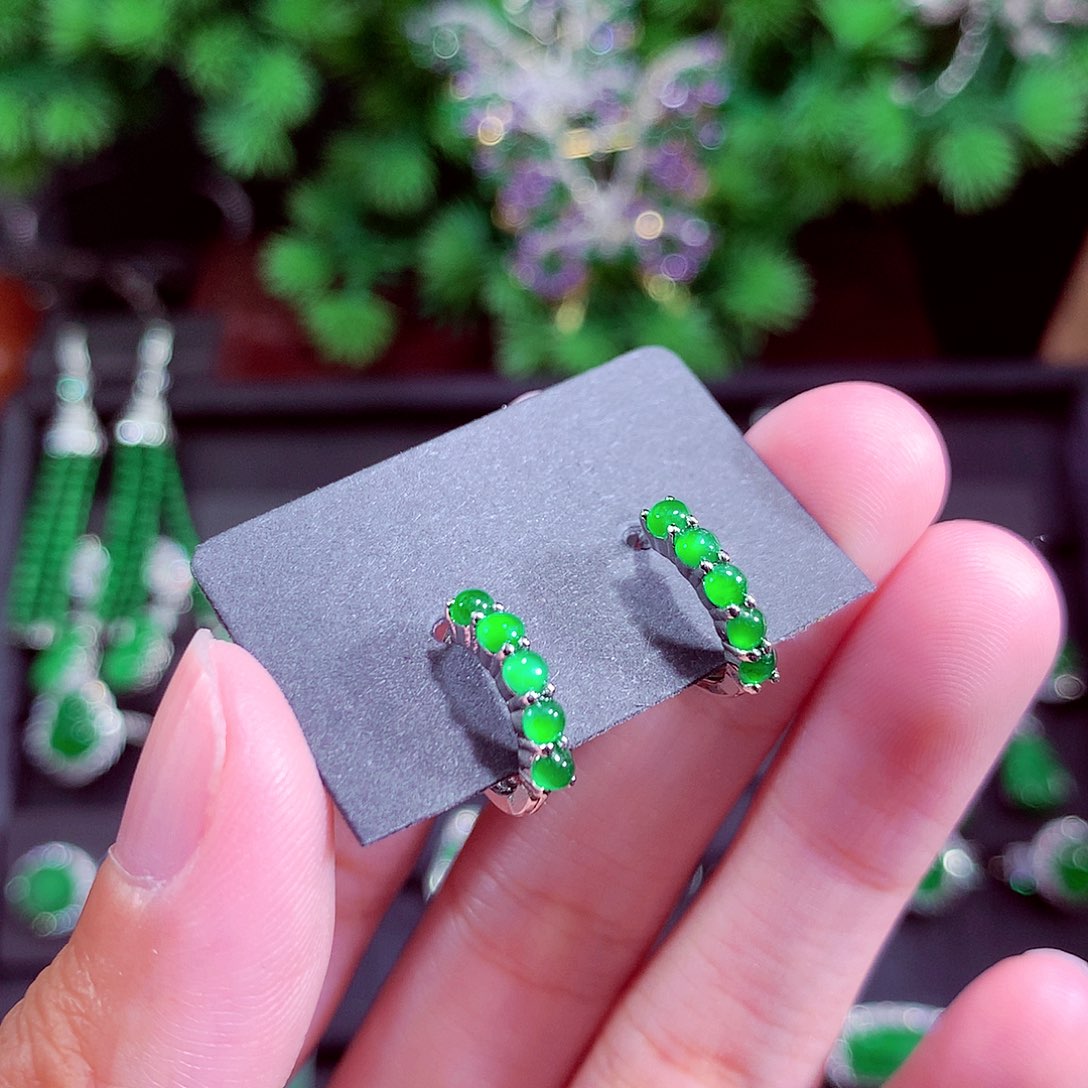 颈饰未镶嵌翡翠天然