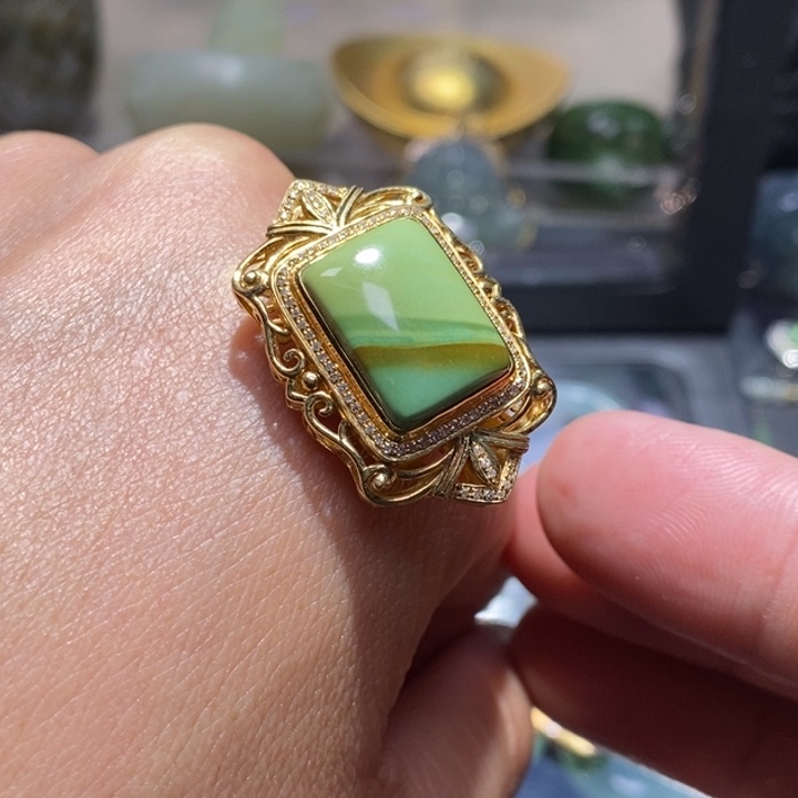 绿松石18K金镶嵌颈饰背云6500