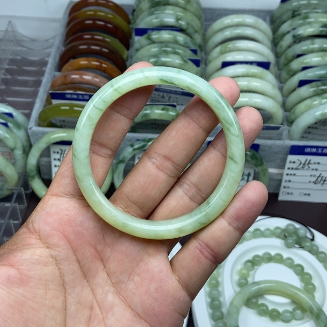 优***果蛇纹石玉未镶嵌手镯