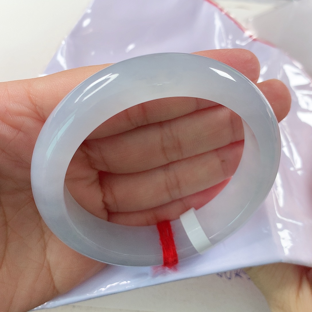 翡翠手镯未镶嵌非**扰