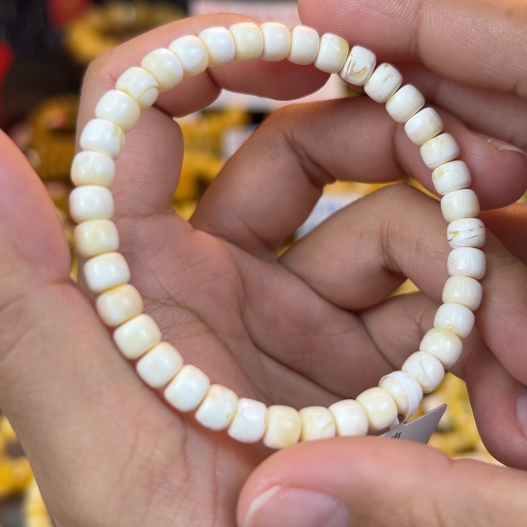 琥珀裸石未镶嵌nnnjjjjjmmm