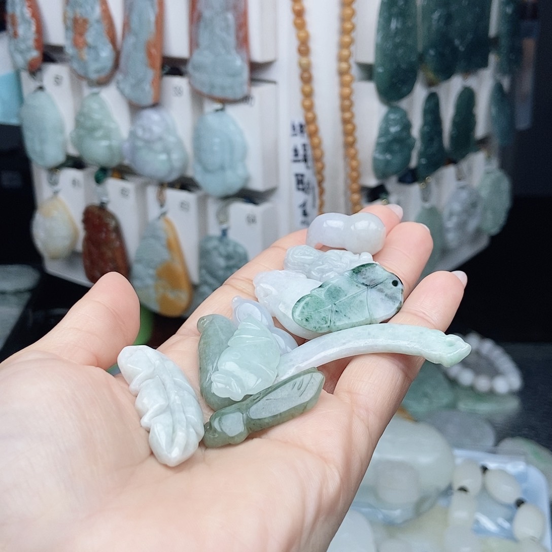 翡翠颈饰未镶嵌翡翠