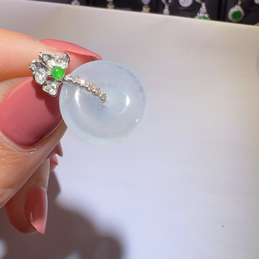 翡翠颈饰18K金镶嵌吊坠