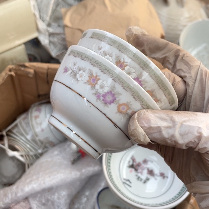 摆件盘子碗砂锅都有