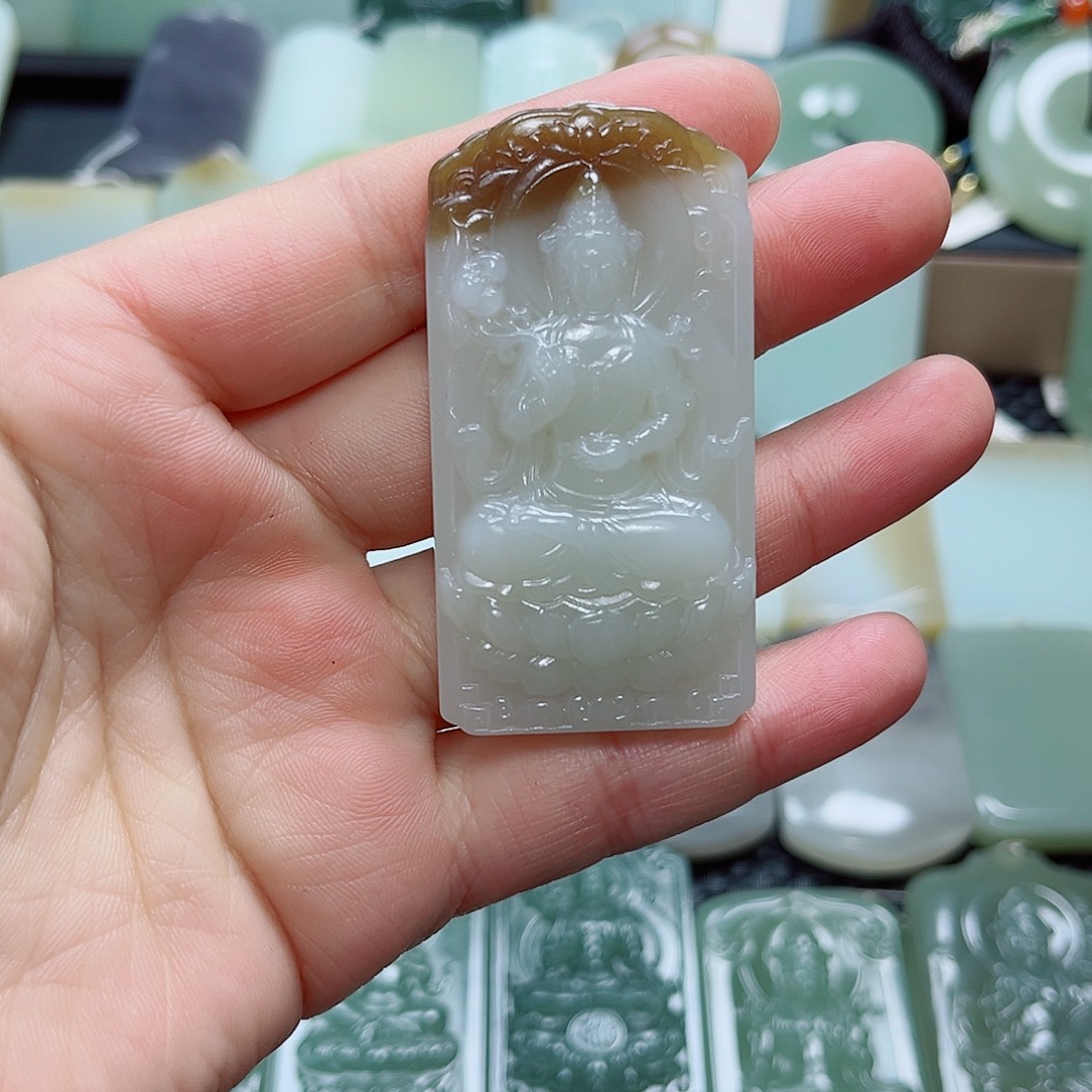 金***土和田玉未镶嵌颈饰