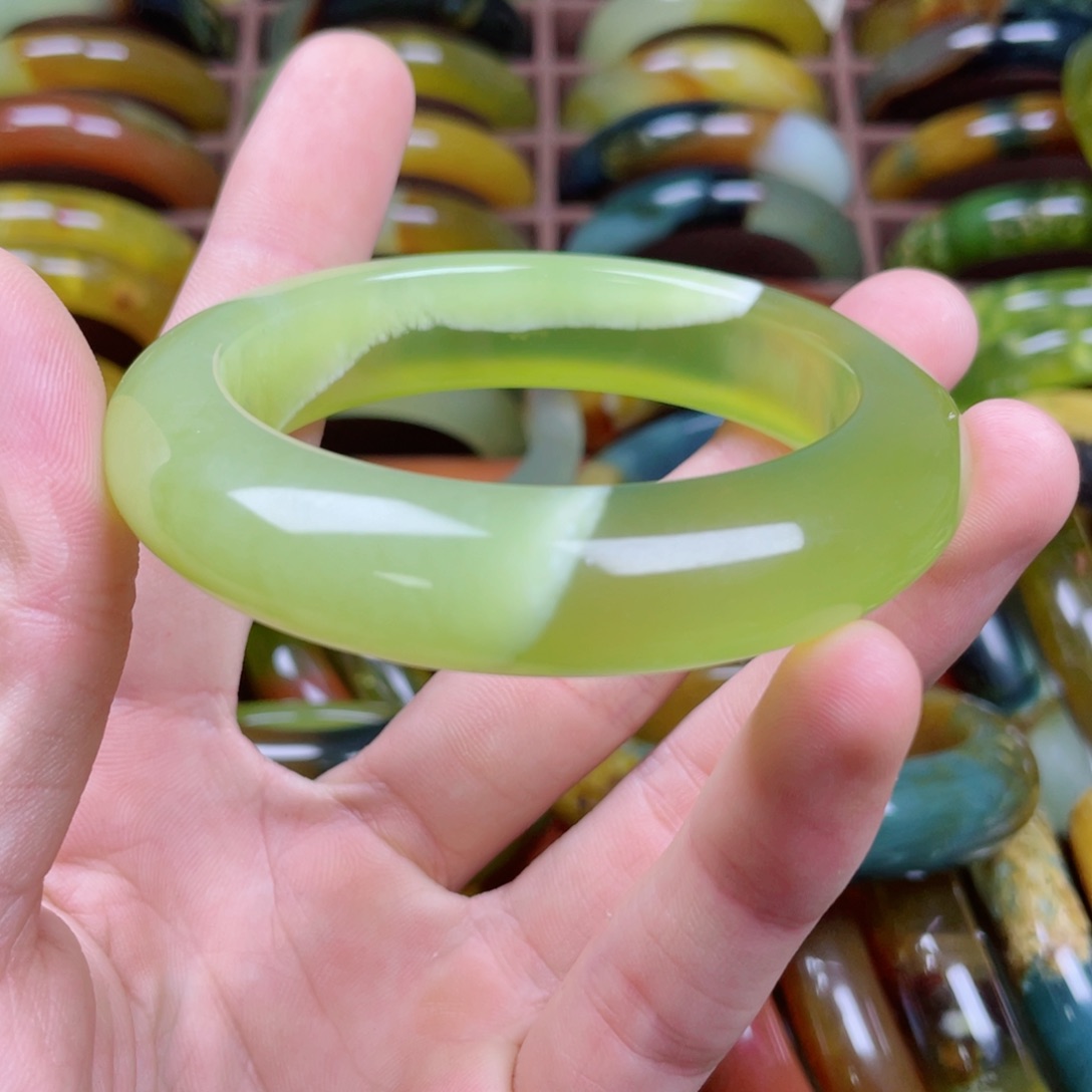 蛇纹石玉未镶嵌手镯