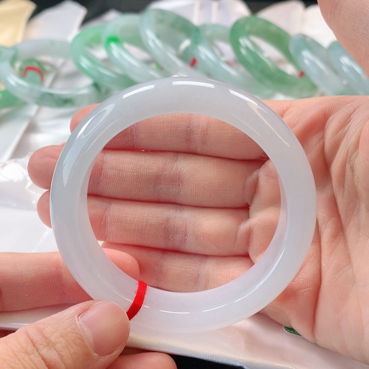 翡翠手镯未镶嵌缅甸A货翡翠手镯