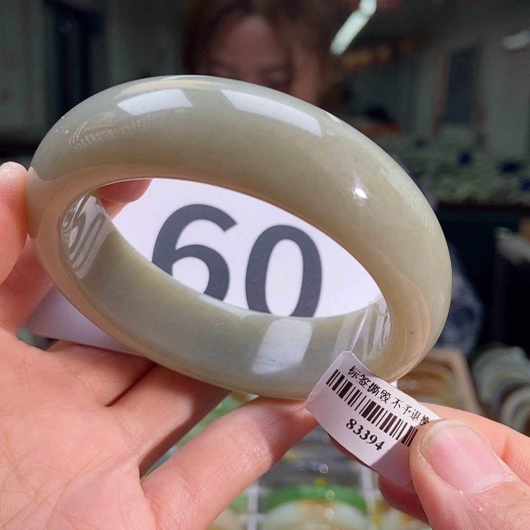 和田玉手镯未镶嵌纹