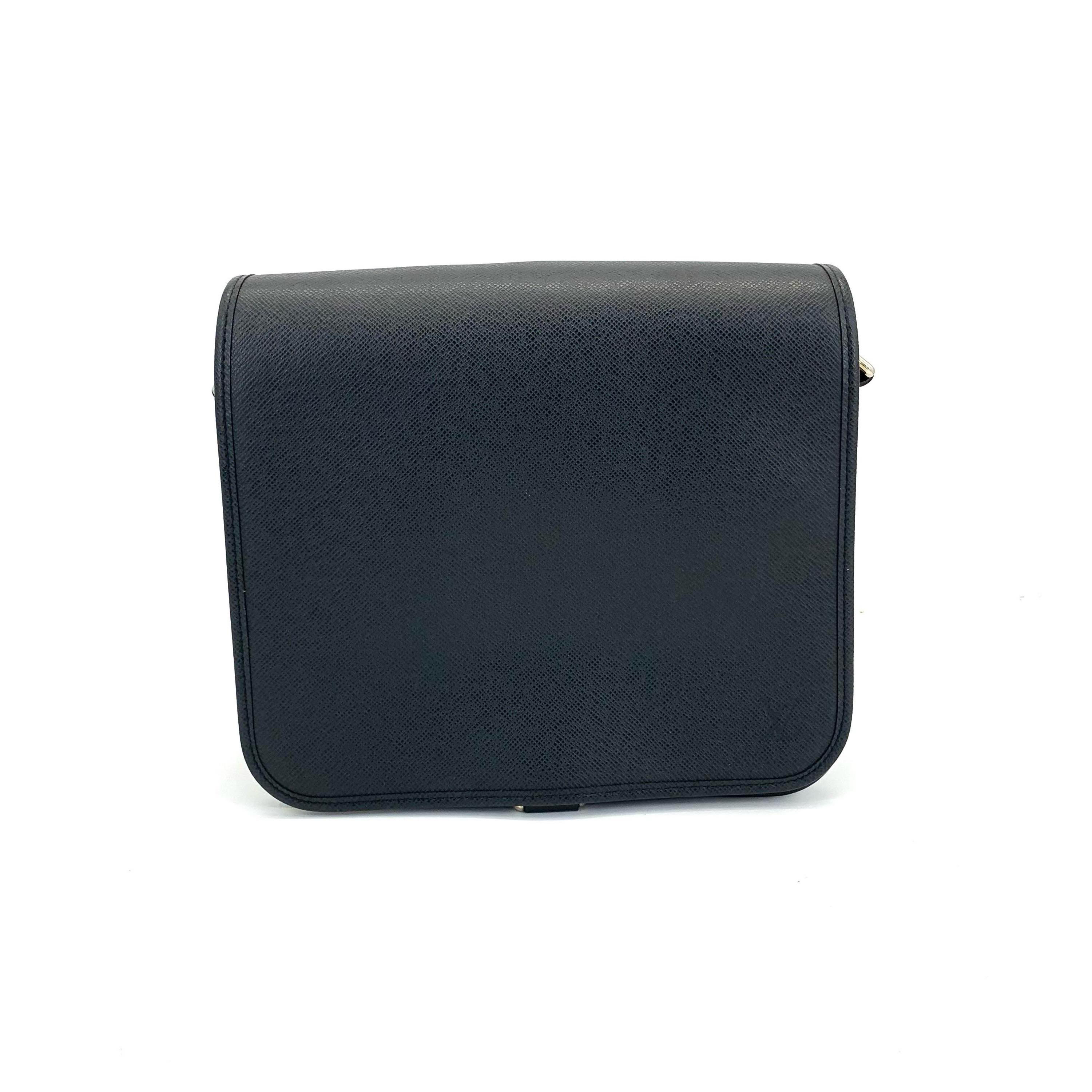 99新 LouisVuitton/路易威登 经典黑色全皮翻盖邮差包  尺寸28/22