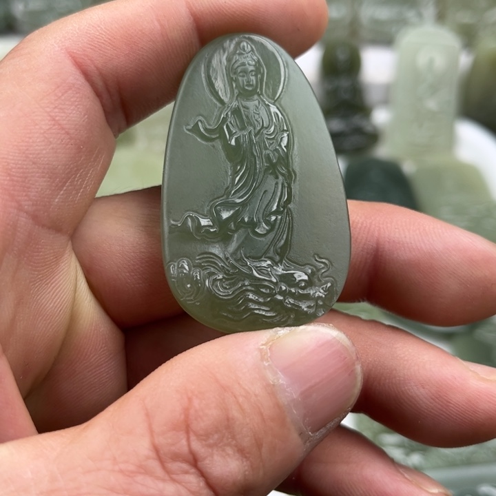 汤***）和田玉未镶嵌颈饰