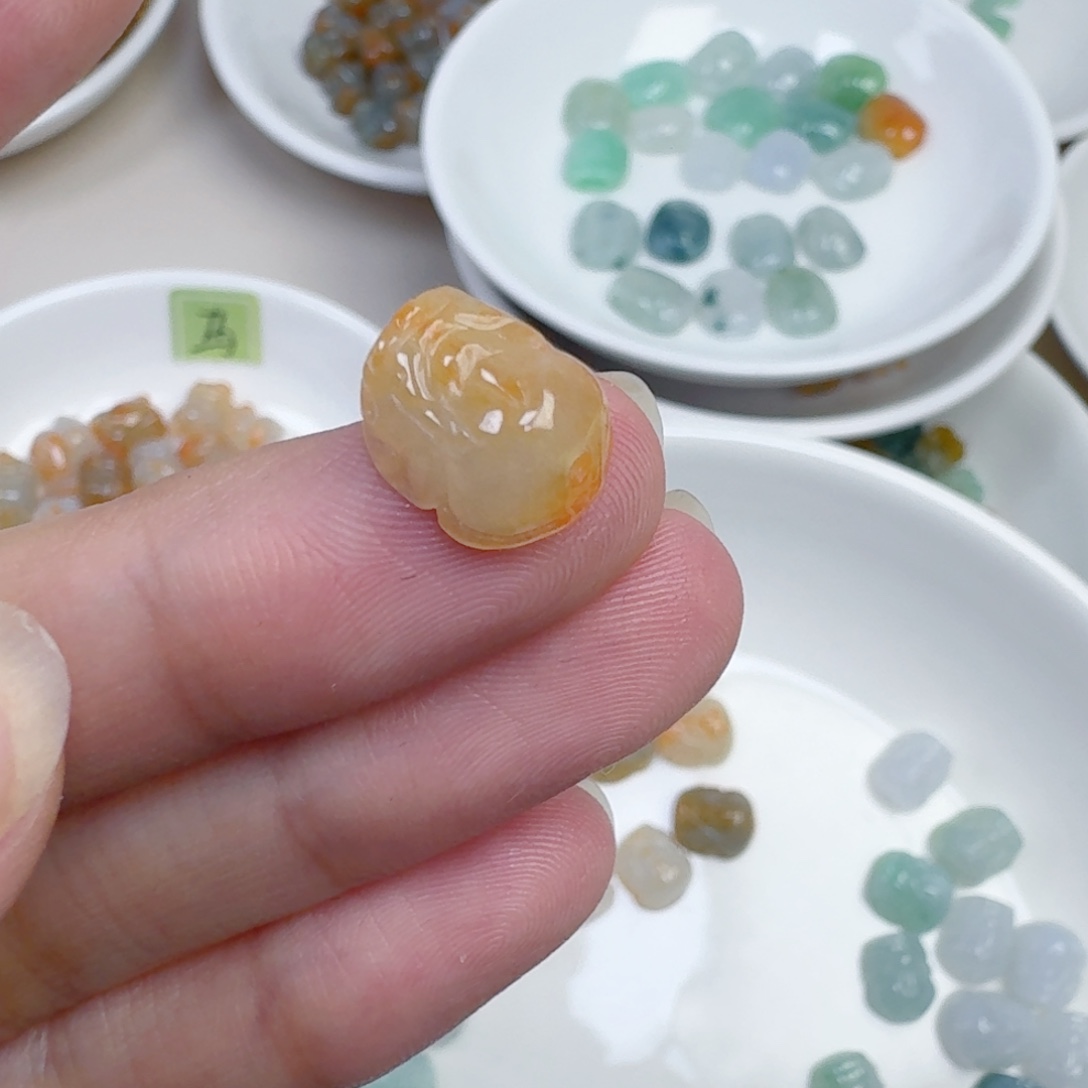 小***°翡翠散珠貔貅一个，