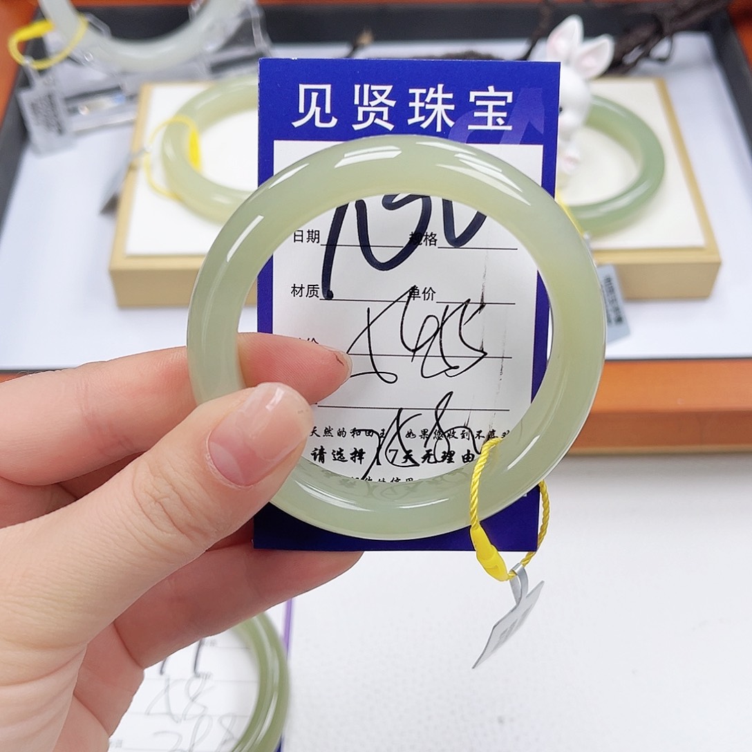 和田玉未镶嵌手镯