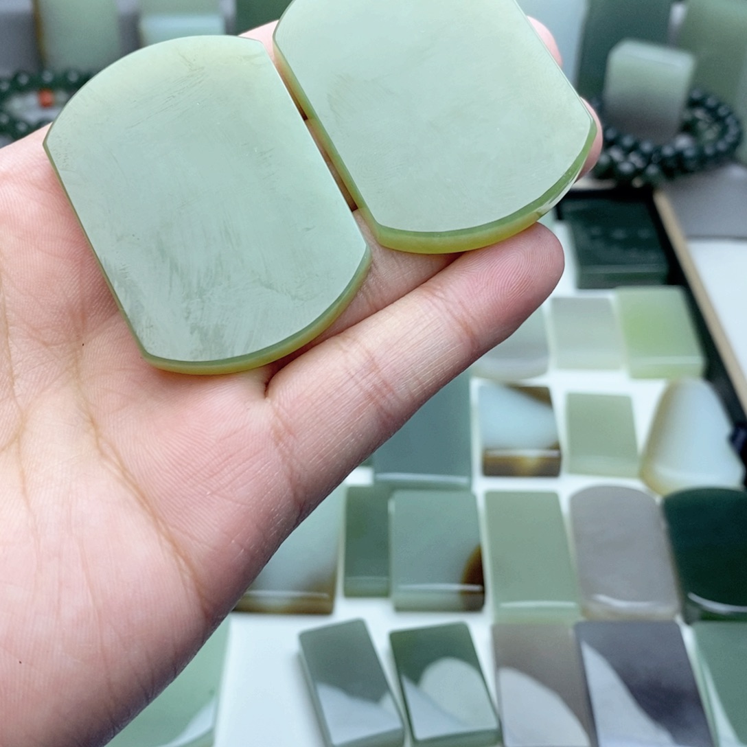 和田玉颈饰未镶嵌阿*哥