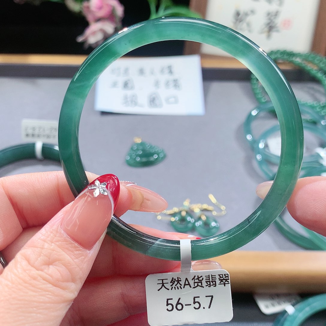 翡翠手镯（圆镯）未镶嵌