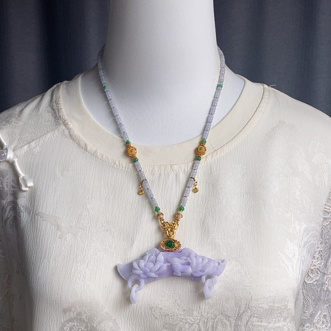 翡翠未镶嵌吊坠(赠链)