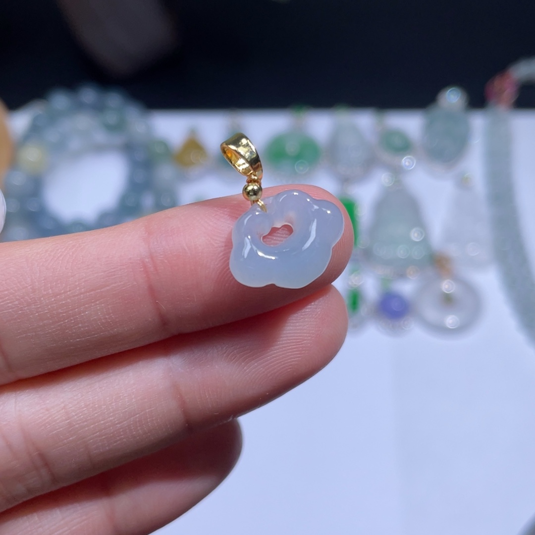 翡翠颈饰钛钢如意