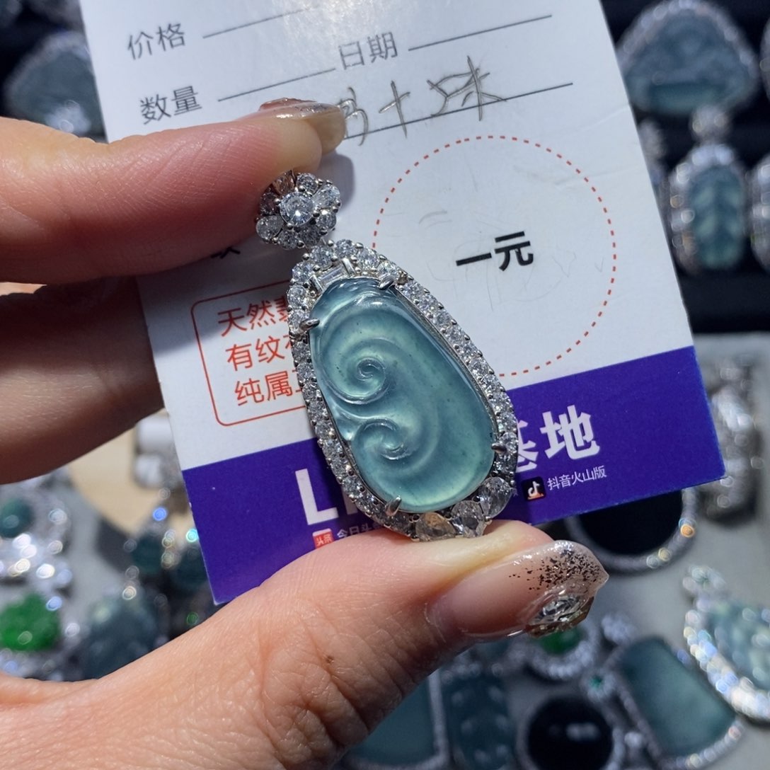翡翠颈饰未镶嵌翡翠