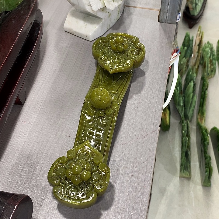 垚***森玉手工制作玉石摆件