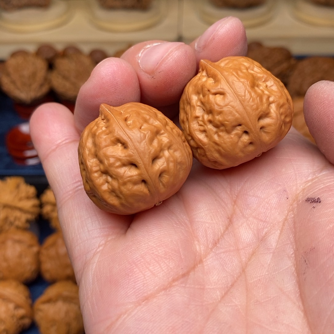 文玩核桃把件大***作手捻赤面官帽