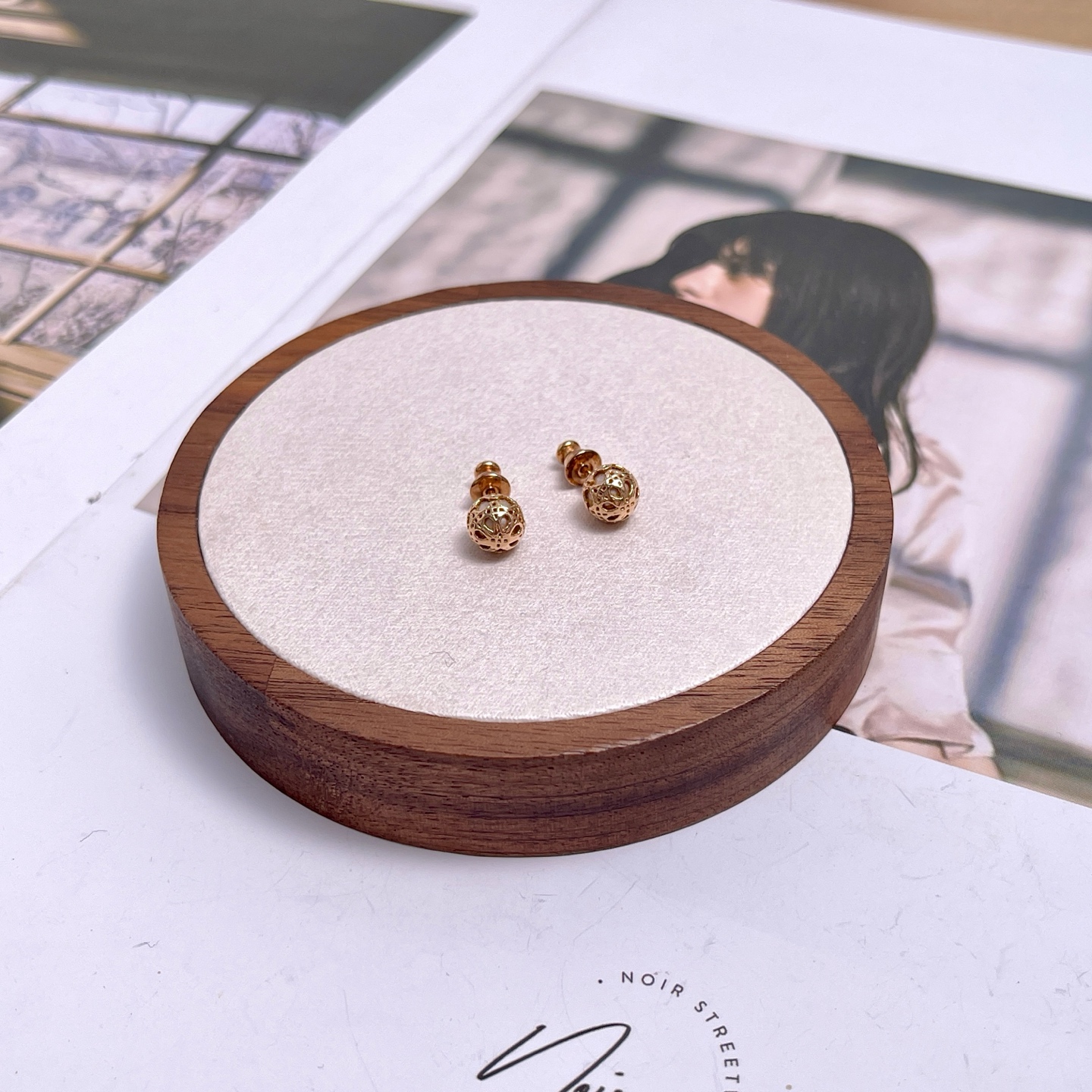 95新 DIOR/迪奥 【九筒奢品】淡金色金属耳钉/3579