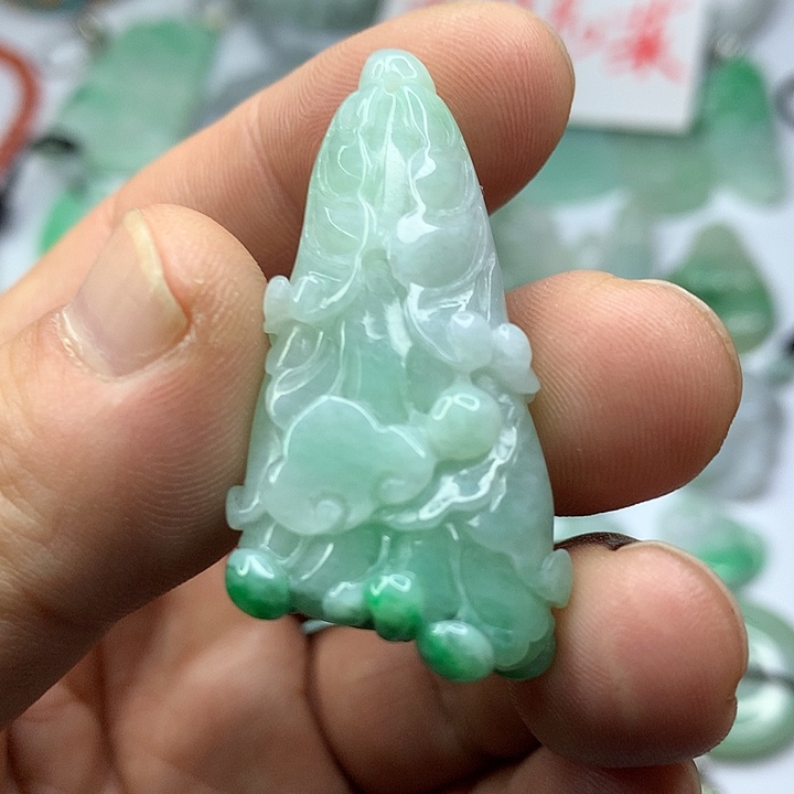 翡翠吊坠(赠链)未镶嵌