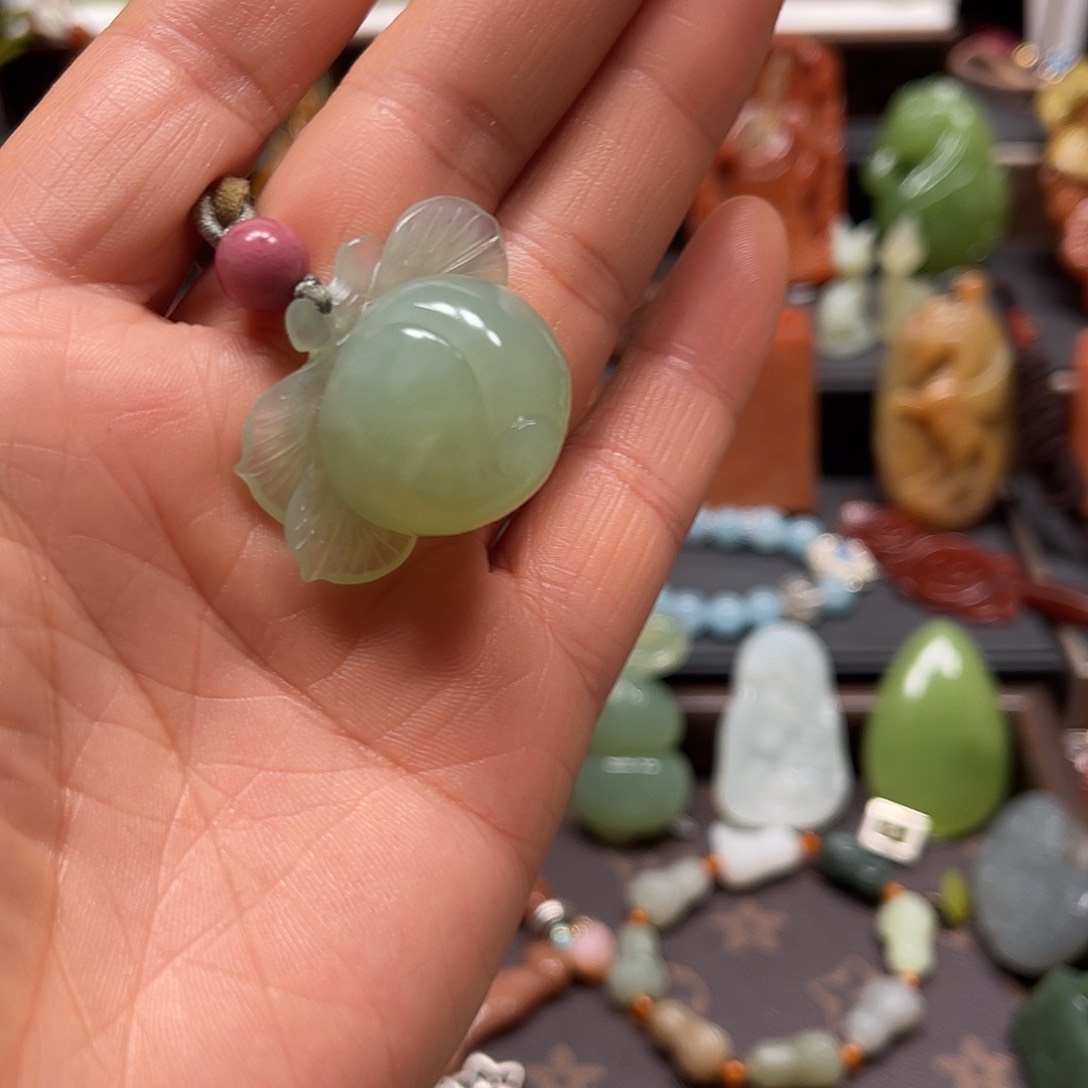 未镶嵌岫玉吊坠，