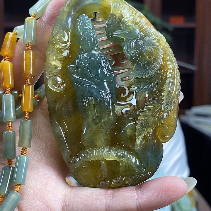 蛇纹石玉未镶嵌颈饰