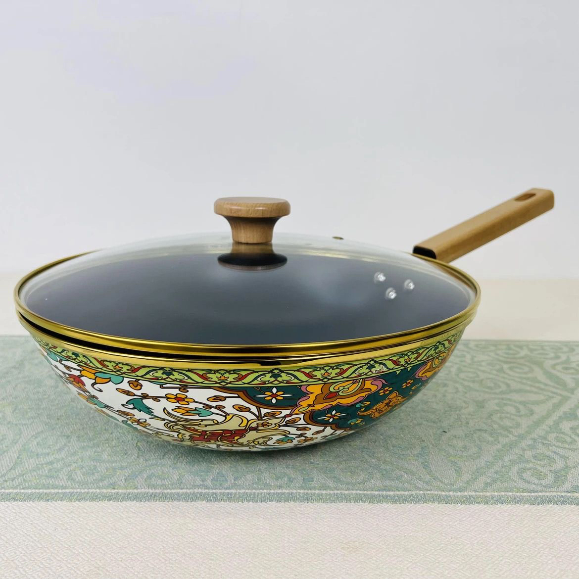 珐琅搪瓷特厚炒锅加厚炒菜锅炒菜家用新款不粘锅31厘米花色随机