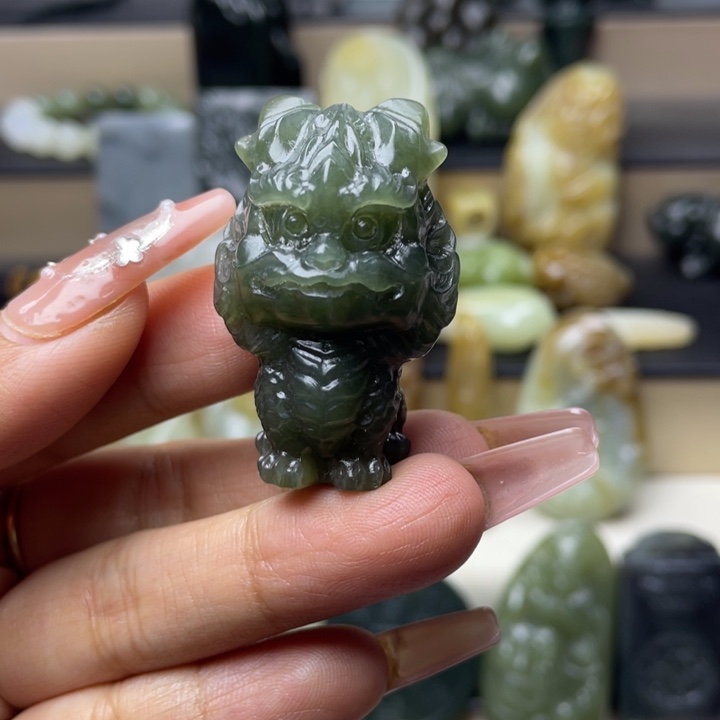 和田玉未镶嵌把件