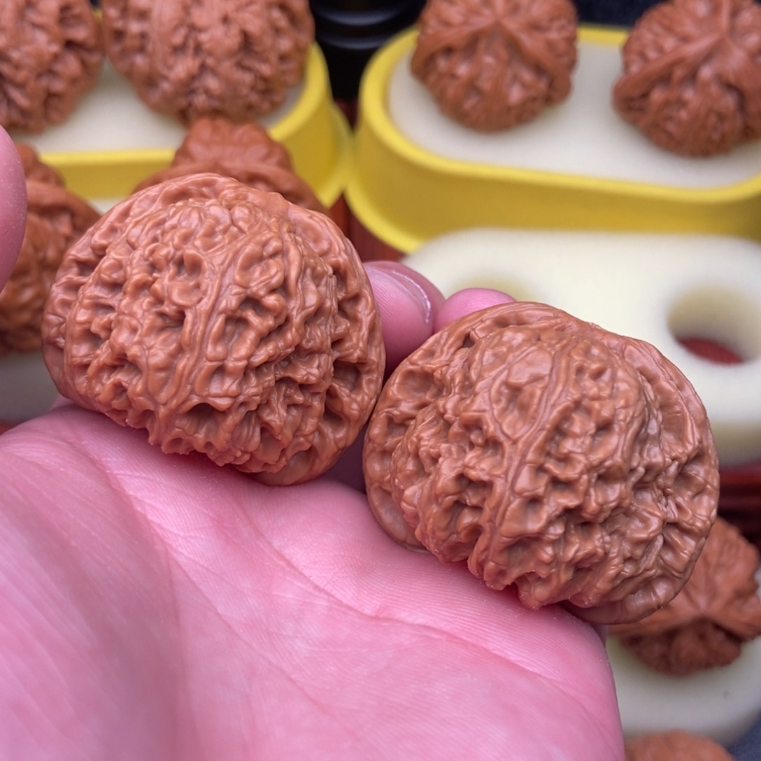 文玩核桃把件老树红皮南疆43+