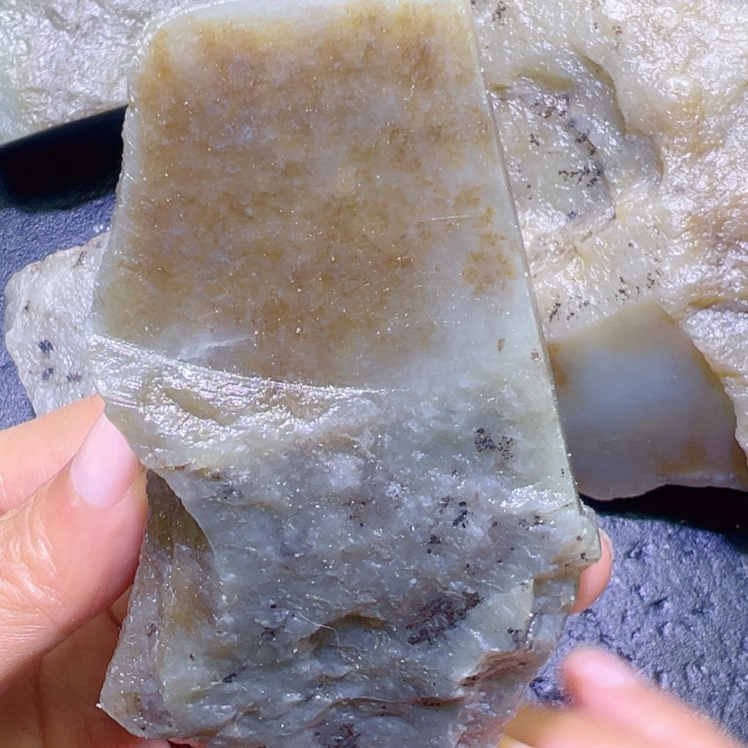 和田玉未镶嵌珠宝半成品