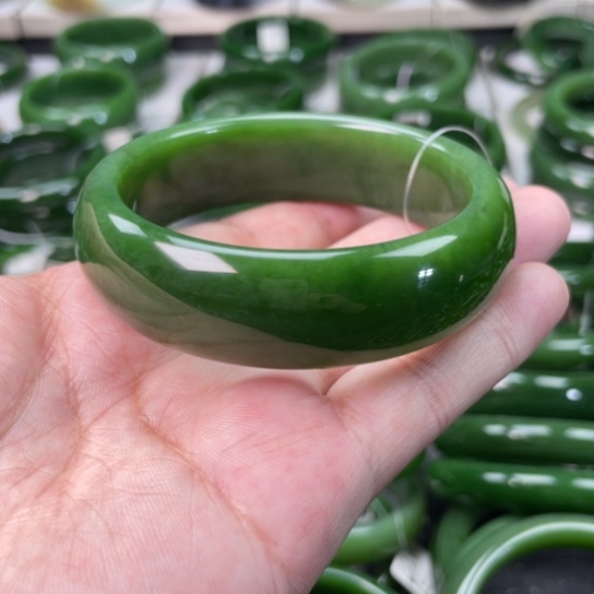 和田玉（碧玉）未镶嵌手镯