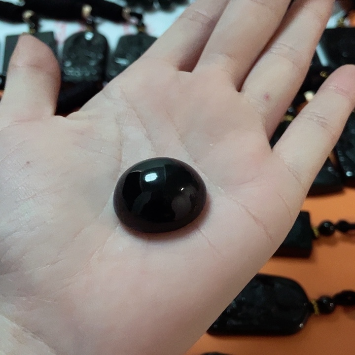 翡翠颈饰未镶嵌让**久