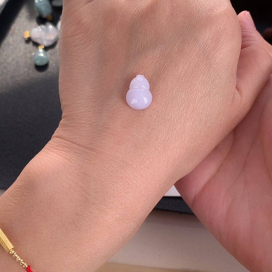 翡翠未镶嵌颈饰葫芦