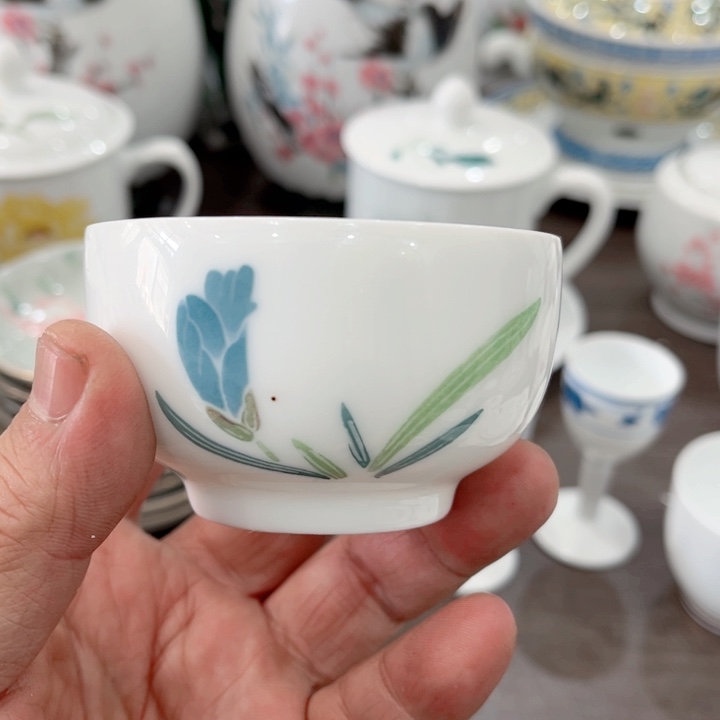 壶釉下五彩的瓷器在瓷器