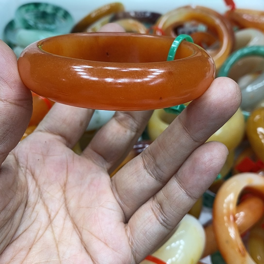 勿***的石英质玉手镯合金