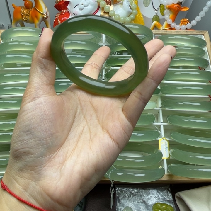 苗***娘岫玉未镶嵌手镯岫玉