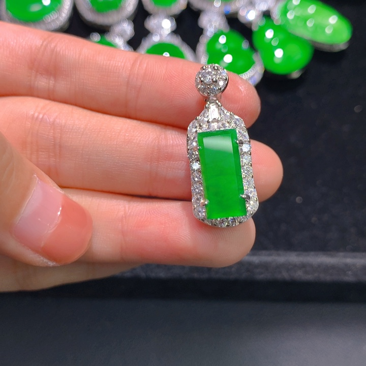 翡翠银S925镶嵌颈饰一个