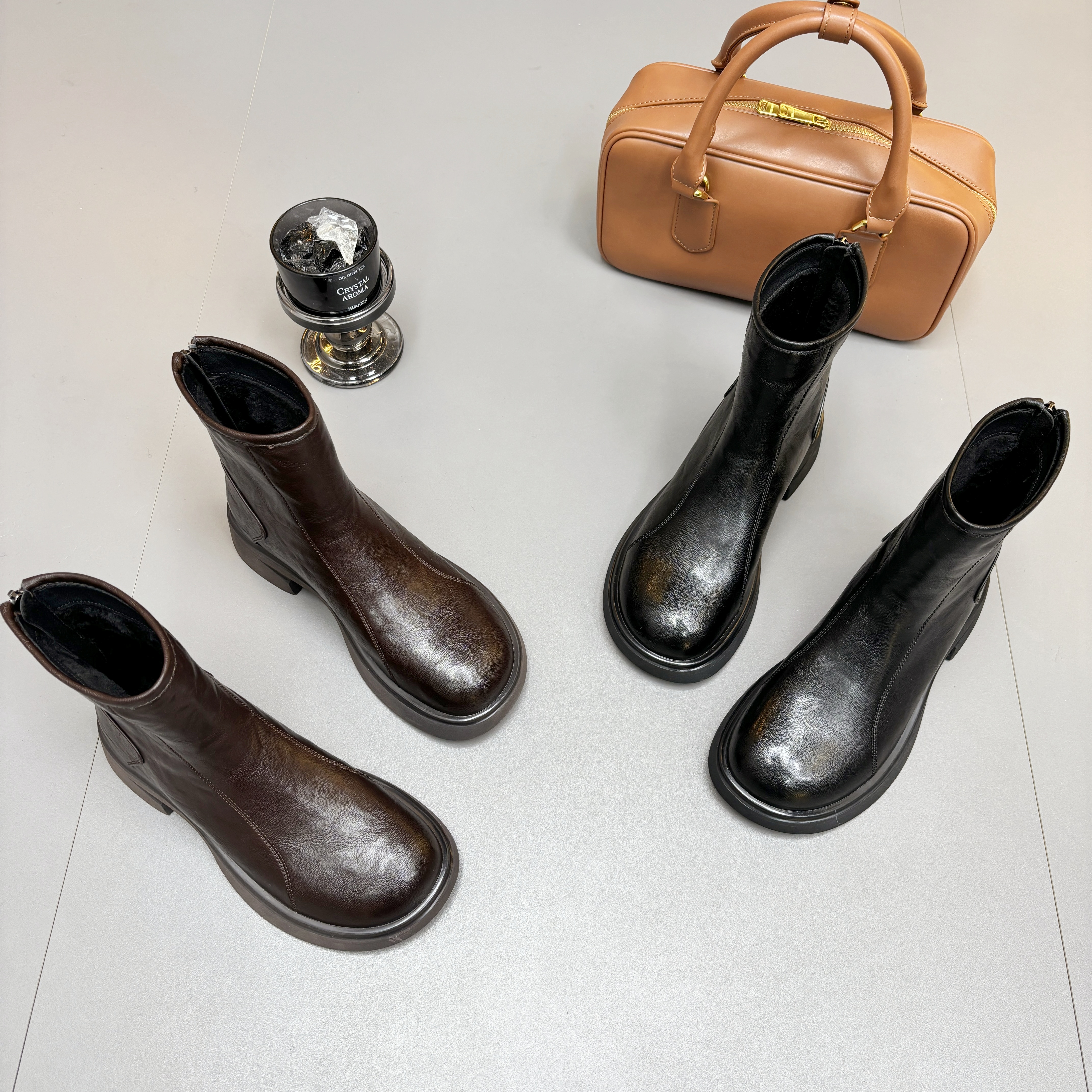 2088冬季新款时尚软底瘦瘦靴女加绒短靴粗跟防滑英伦风马丁靴洋气