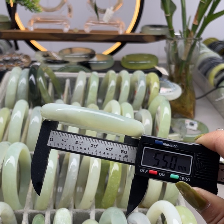 蛇纹石玉未镶嵌手镯239