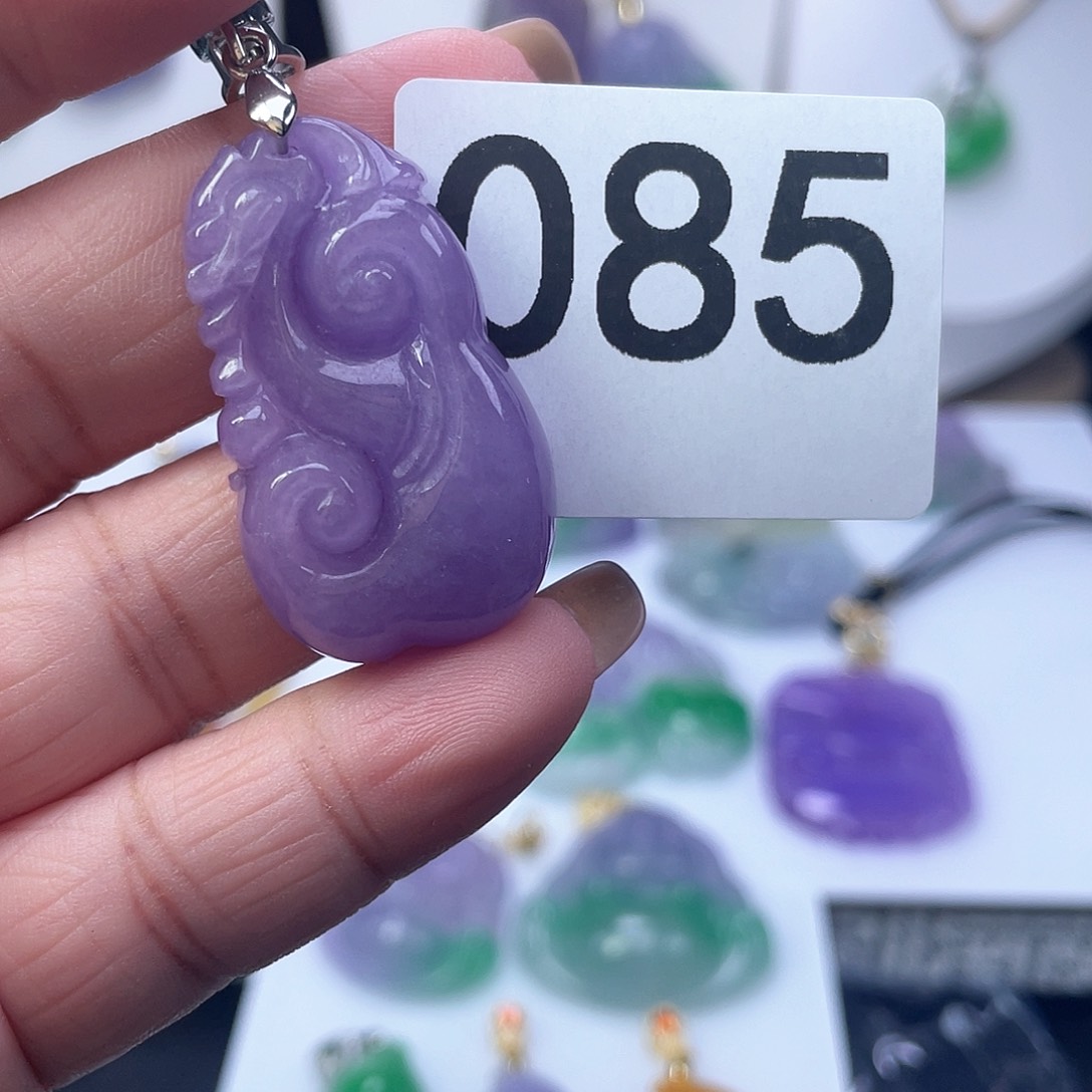 翡翠吊坠(赠链)未镶嵌