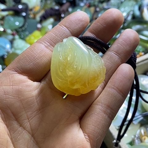 岫玉颈饰未镶嵌挂件