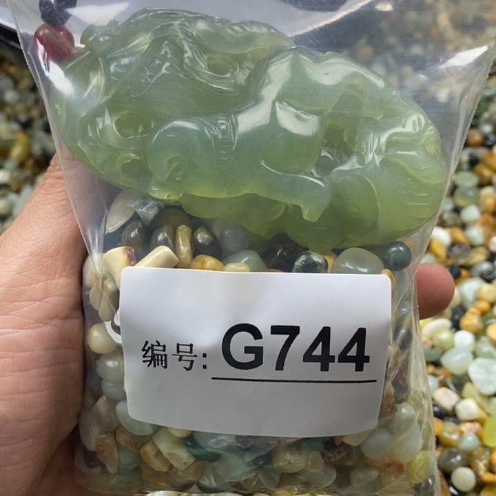 蛇纹石玉鱼缸石未镶嵌