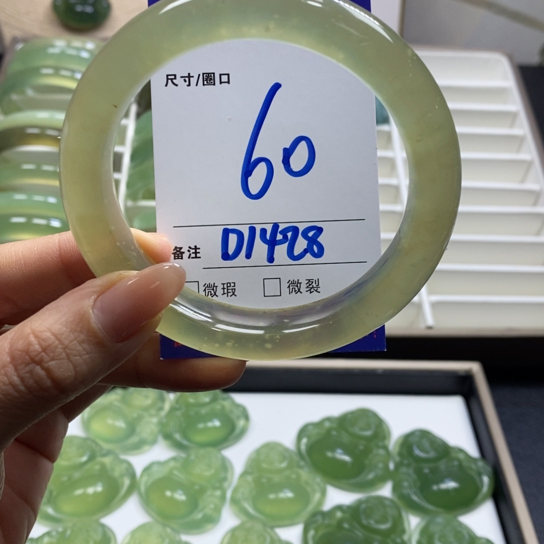 蛇纹石玉手镯未镶嵌