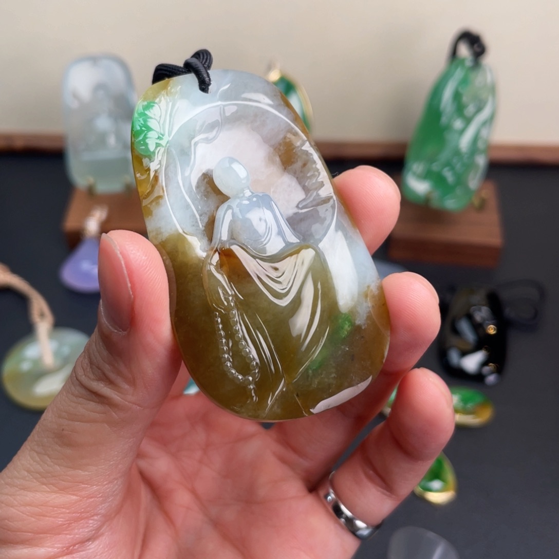 翡翠未镶嵌颈饰悟道