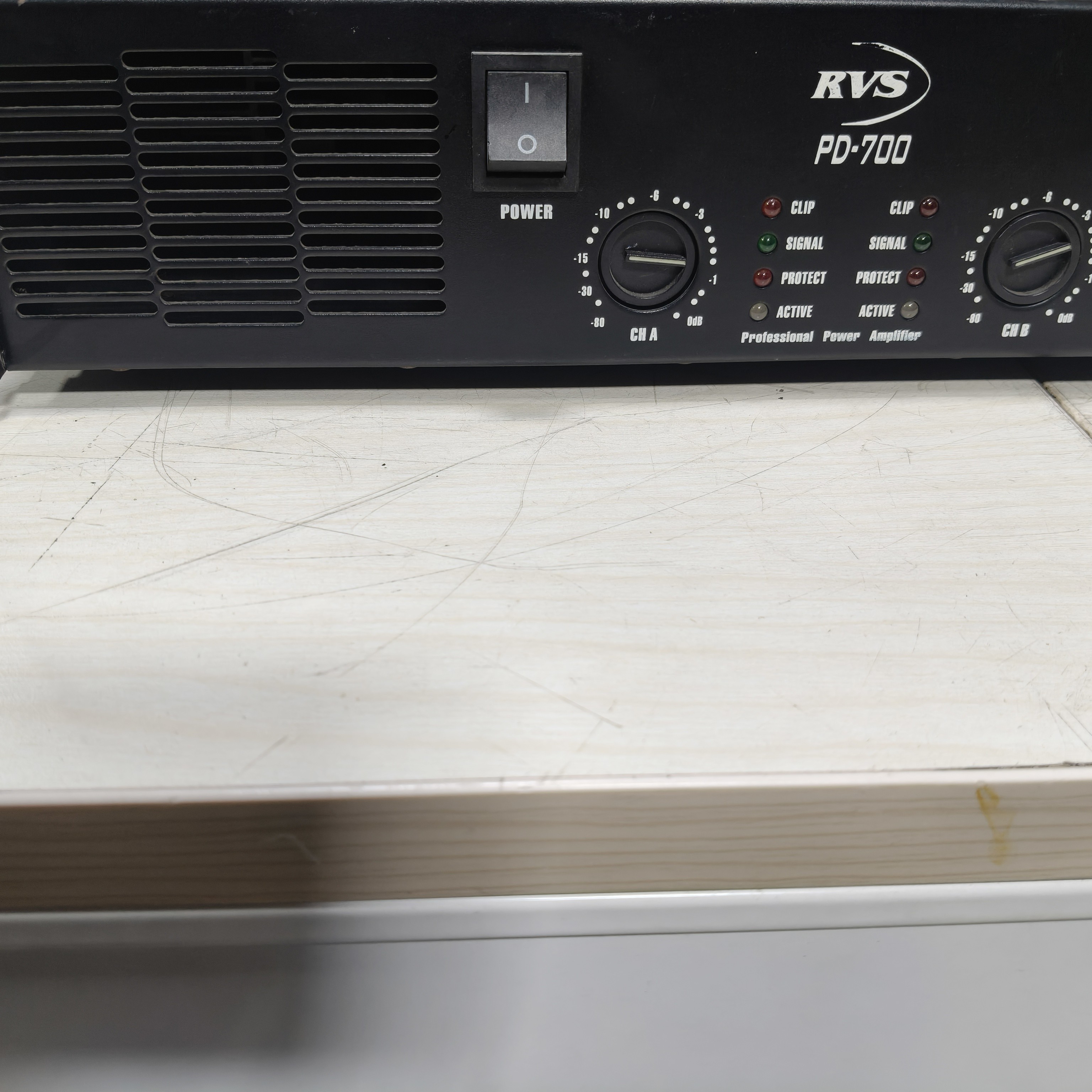 不包邮，正常使用RV后级功放一台